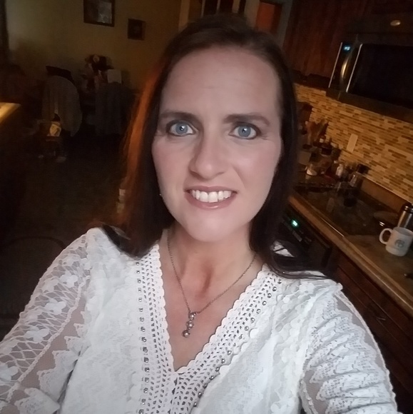 Meet your Posher, Shannon - Picture 2 of 2